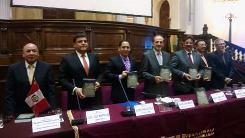 Libro Los Dioses del Capital fue presentado en el Congreso de la República