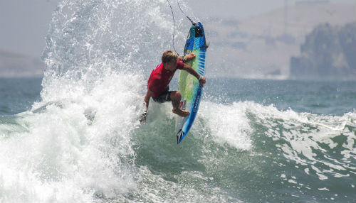 Miguel Tudela campeón de la segunda etapa de la Triple Corona Oakley en Cerro Azul