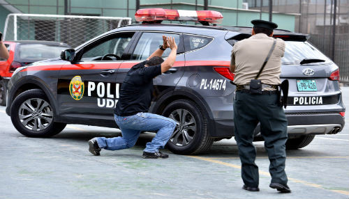 900 policías han sido capacitados en nuevos métodos de intervención policial con respeto a los derechos humanos