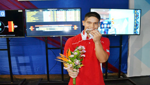 Pesista peruano Óscar Terrones conquistó dos históricas preseas en el Mundial Juvenil