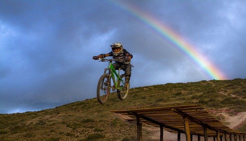 Lo mejor del ciclismo latino llega a Cusco con el Papachos Santísimo Downhill