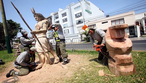 Árboles muertos se convierten en hermosas esculturas