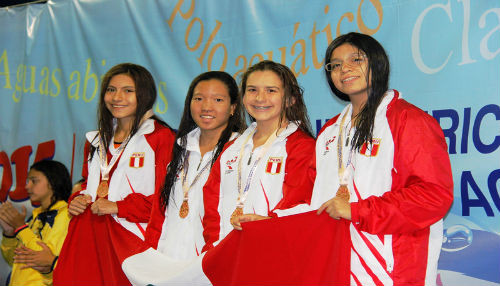 Valeria Ugaz y Paula Tamashiro se bañaron en oro en última fecha de Sudamericano Juvenil de Natación Lima 2015
