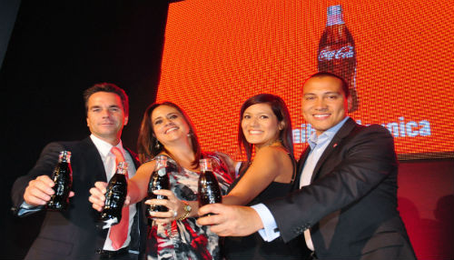 Coca-Cola celebra los 100 años de su icónica botella Contour