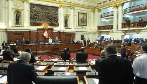 Pleno del Congreso decide suspender por 60 días al legislador José León