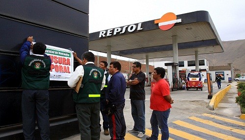 Por falta de medidas de seguridad clausuran grifos Repsol y Primax en Ventanilla