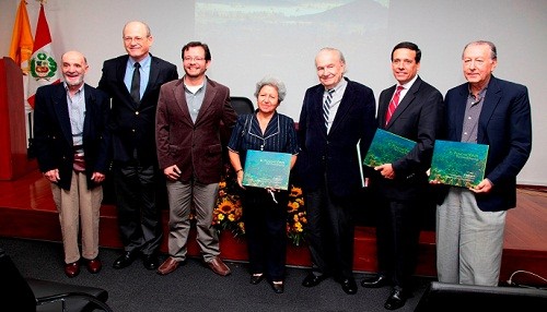 Libro El Poncho Verde se presentó en Lima