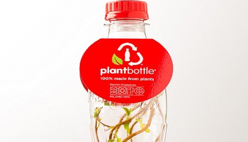 Coca-Cola produce la primera botella de PET hecha 100% de materiales vegetales