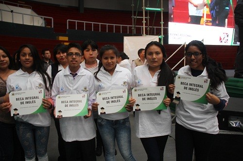 Región Callao entregó 500 becas de inglés a alumnos de alto rendimiento
