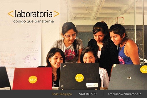 Mujeres de escasos recursos de Arequipa podrán estudiar programación web en Laboratoria