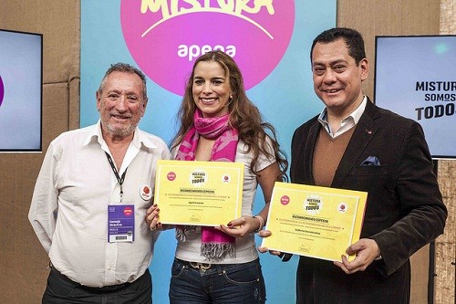 Apega reconoció a Guillermo Gonzáles Arica e Ingrid Yrivarren por promover la gastronomía peruana en el exterior