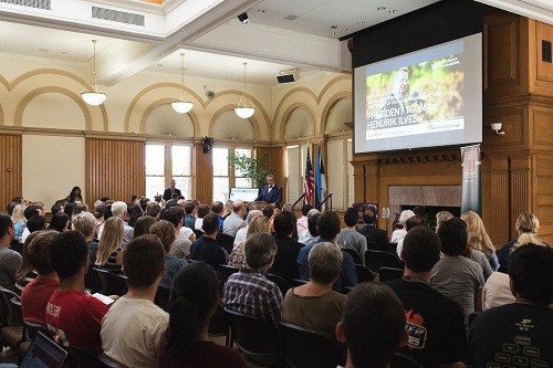 Atlantic Council y la Universidad de Stanford analizan experiencias de automatización electoral