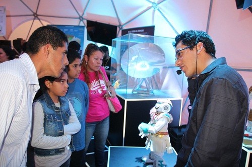 Perú con Ciencia en Plaza Norte