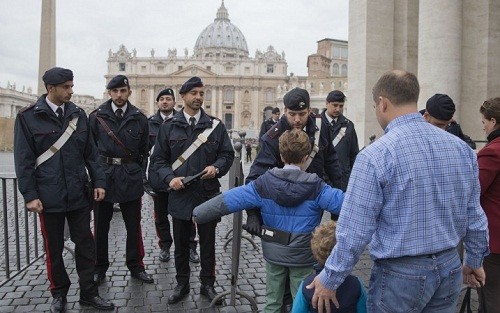 Se duplica la seguridad para el Papa Francisco luego de los atentados en París