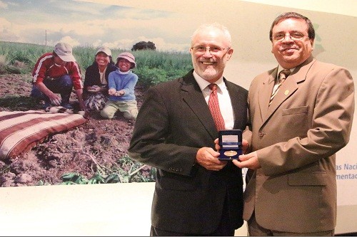 Cáritas del Perú recibe reconocimiento de la FAO