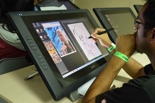 Estudiantes de IDAT se preparan para el mercado laboral actual con los monitores Cintiq 22HD de Wacom