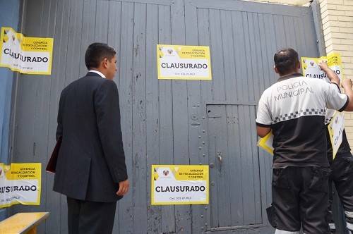 La Victoria: clausuran local de venta de raspadillas y decomisan el hielo industrial