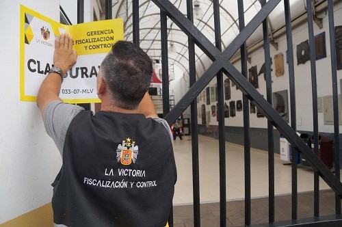 La Victoria: por carecer del certificado de defensa civil clausuran Universidad Alas Peruanas