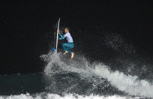 Surf nocturno en San Bartolo