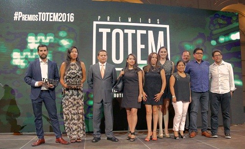 UCAL gana premios Totem por mejor Panel del Sur 2015