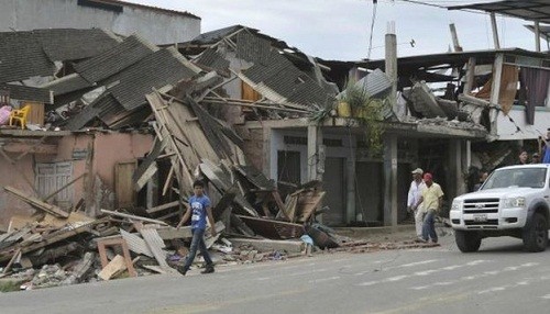 Ecuador: Sigue la búsqueda desesperada de sobrevivientes tras el terremoto de 7.8 grados