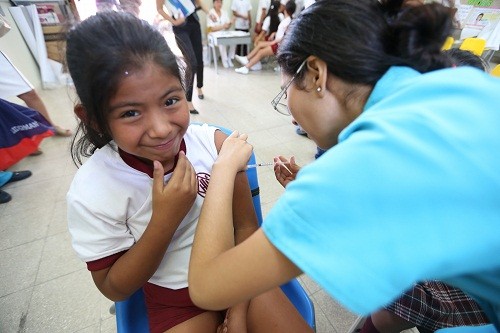 Minsa exhorta a padres a permitir vacunación gratuita de sus hijas contra el Virus del Papiloma Humano