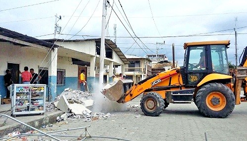 JCB dona retroexcavadora 3cx para ayudar a Ecuador, después del terremoto JCB dona retroexcavadora 3cx para ayudar a Ecuador, después del terremoto