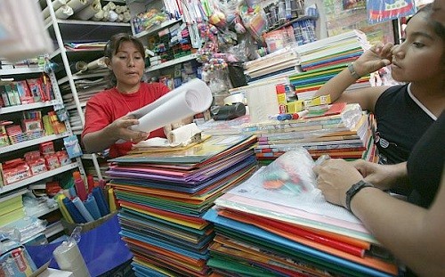 El joven emprendedor innova y crea constantemente El joven emprendedor innova y crea constantemente