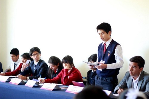 Escolares debatieron en modelo de conferencia de la OEA