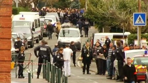 Escuelas francesas guardan un minuto de silencio en memoria de las víctimas de Toulouse