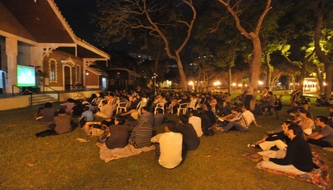 Cine bajo las estrellas en el Parque Reducto Nº 2 - Miraflores