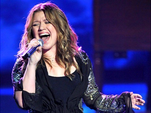 Kelly Clarkson vuelve con 'Mr. Know it All'