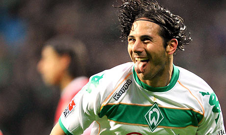 Werder Bremen venció 5-3 al Friburgo con gol de Pizarro