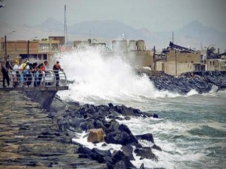 Puertos de Arequipa fueron cerrados por fuertes oleajes