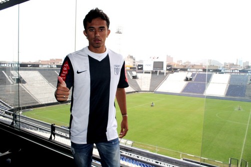 Joazinho Arroe quiere anotarle a Universitario