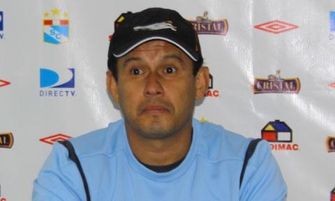 Juan Reynoso le responde a los hinchas de Sporting Cristal