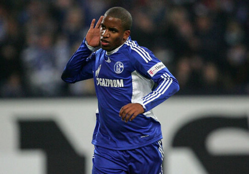 Schalke 04 con Farfán en la cancha enfrenta hoy al AEK Larneca