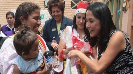 Nadine Heredia visitó internas de Santa Mónica por Navidad