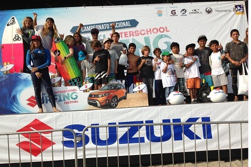 Escolares vivieron fiesta deportiva en San Bartolo en el Suzuki Surfing Festival