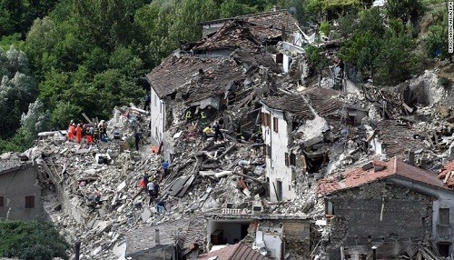 Italia: El número de muertos se eleva a 241 tras sismo de 6.2