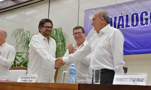 Colombia celebra el acuerdo de paz entre el gobierno y rebeldes de las FARC