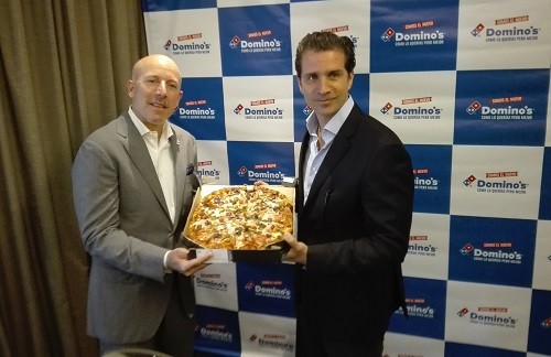 Dominos Pizza inaugura su primer local en Perú con la visita de Richard Allison, presidente de la compañía