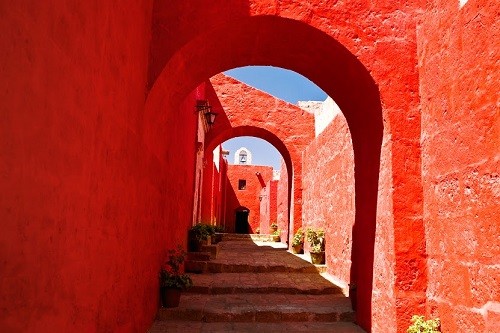 Madrid y Arequipa, destinos del mes de septiembre en Avianca