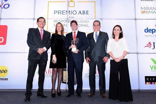 Arca Continental - Corporación Lindley recibe el Gran Premio ABE a la Responsabilidad Social Laboral 2016