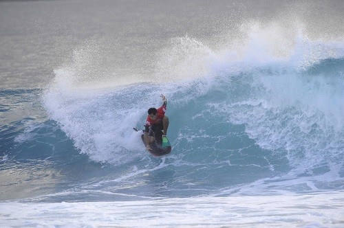 César Bauer inicia participación en el Tour Mundial de Bodyboard