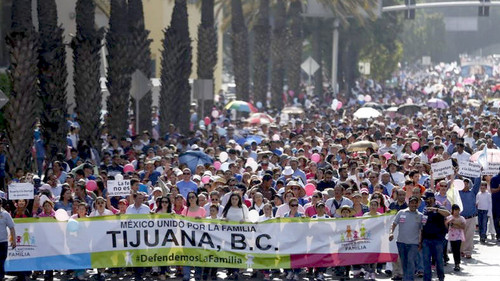 Millones marchan por los derechos de familia en México