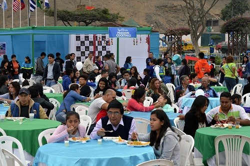 Miles de vecinos celebraron aniversario de Ciudad Satélite con mega concierto y feria gastronómica