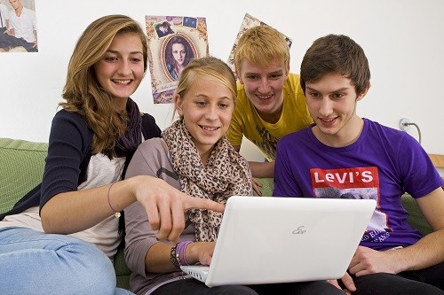 Kaspersky Lab: Los niños pasan la mayor parte de sus vidas en línea a medida que crecen