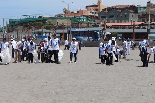 Voluntarios de Arca Continental  Lindley participaron en limpieza de playas y ríos en Arequipa y Trujillo
