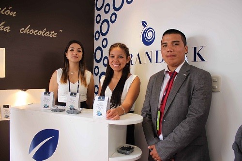 Emprendedores exhiben innovadora oferta con insumos 100% nacionales